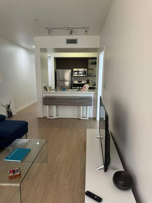 The Carlton- Modern-Luxury 2 Master Suites In Hrt Of Sm Steps To Ocean Ave Los Angeles Kültér fotó