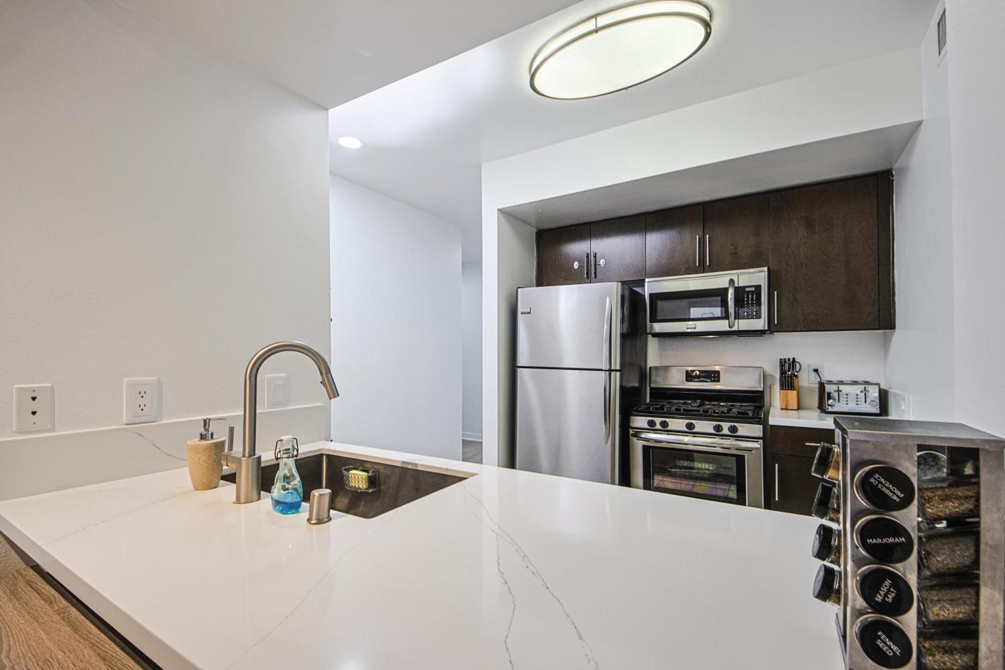 The Carlton- Modern-Luxury 2 Master Suites In Hrt Of Sm Steps To Ocean Ave Los Angeles Kültér fotó