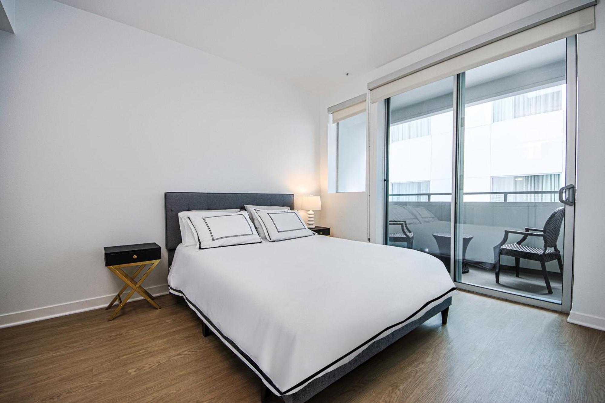 The Carlton- Modern-Luxury 2 Master Suites In Hrt Of Sm Steps To Ocean Ave Los Angeles Kültér fotó